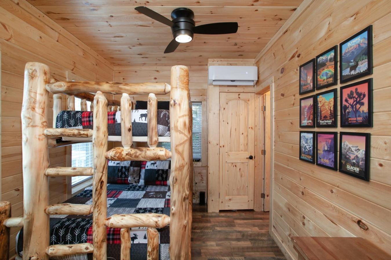 세비어빌 Whiskey Barrel W Hot Tub Arcade Game Fire Pit 빌라 외부 사진