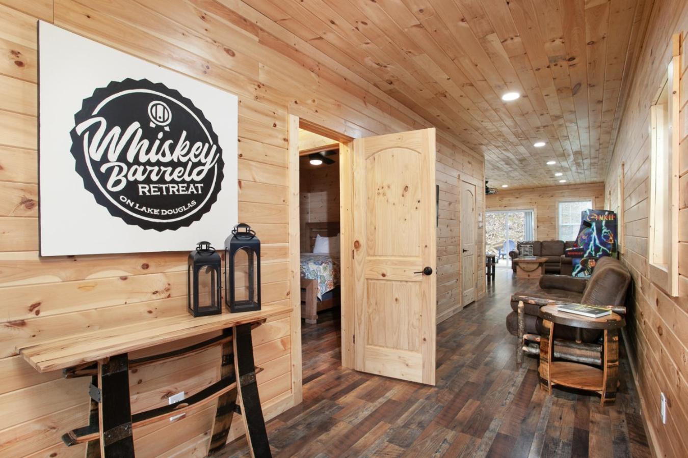 세비어빌 Whiskey Barrel W Hot Tub Arcade Game Fire Pit 빌라 외부 사진