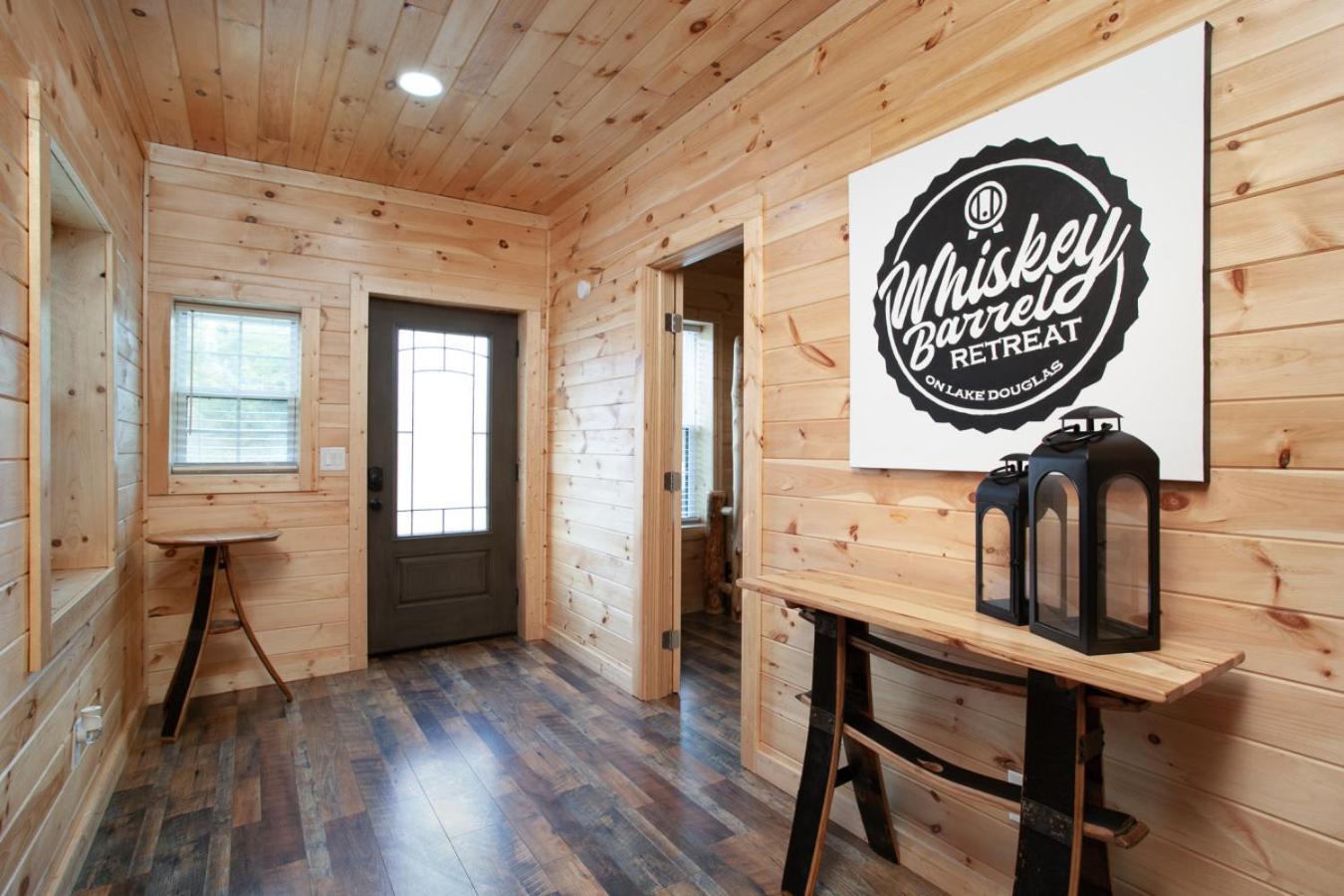 세비어빌 Whiskey Barrel W Hot Tub Arcade Game Fire Pit 빌라 외부 사진