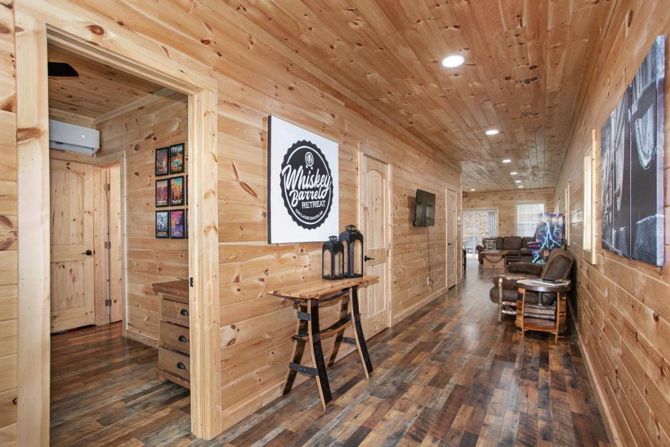 세비어빌 Whiskey Barrel W Hot Tub Arcade Game Fire Pit 빌라 외부 사진